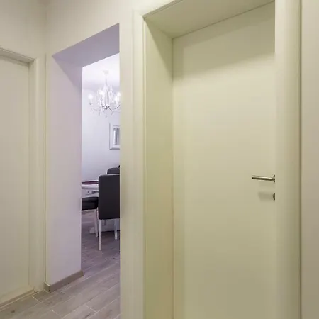 Luce And Antonio Apartment